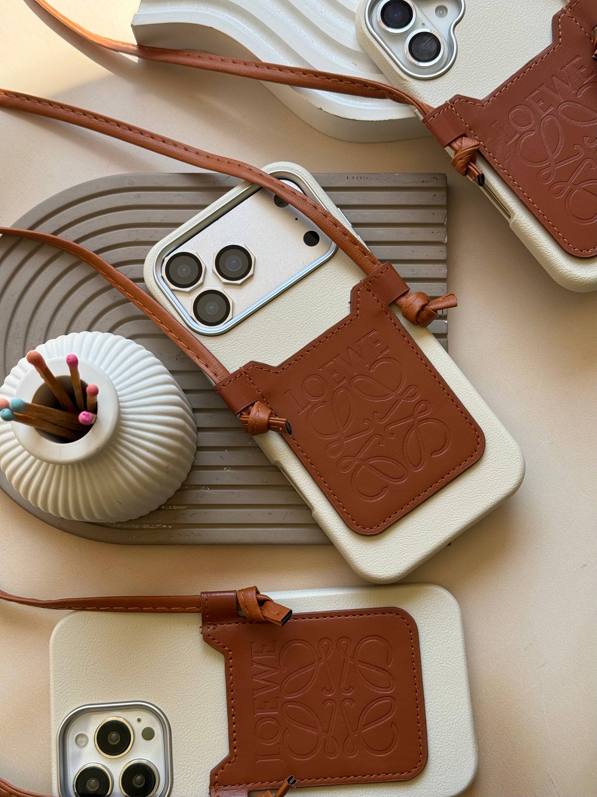 قاب گوشی جاکارتی چرمی با بند بلند